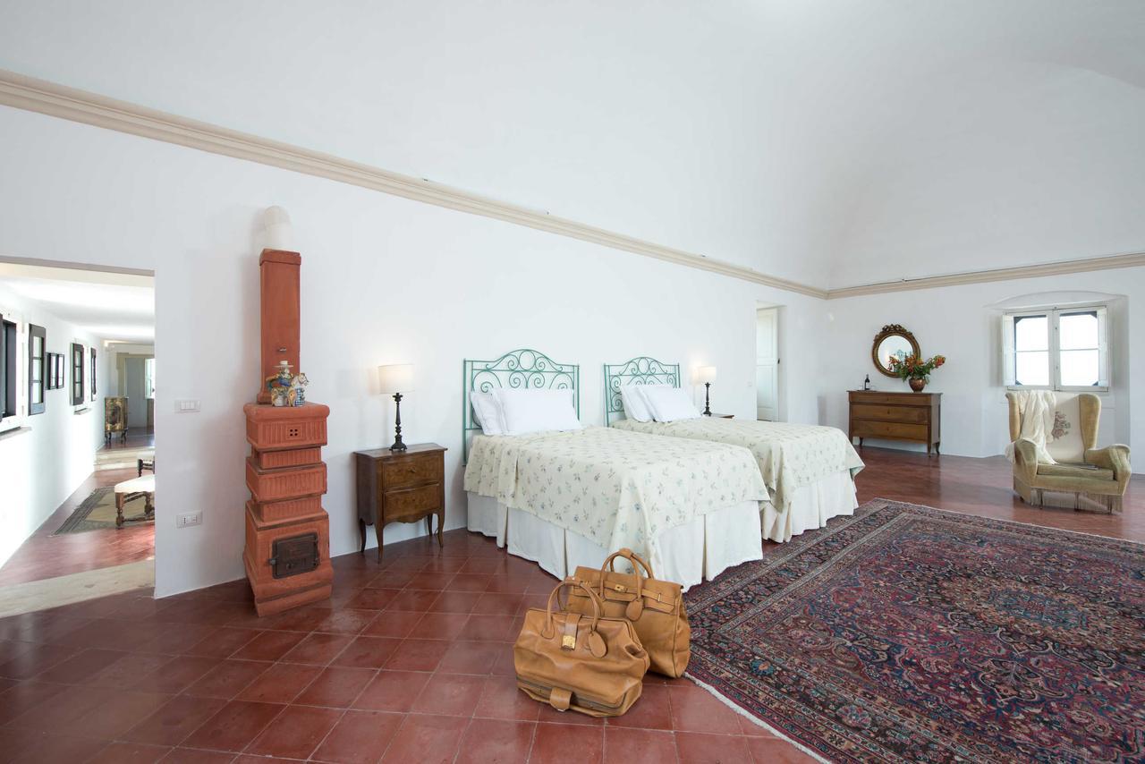 Castello Di Casamassella Bed and Breakfast Habitación foto